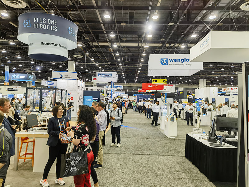 2023年5月28月肖总在美国底特律参观，全球最大的自动化设备展览！